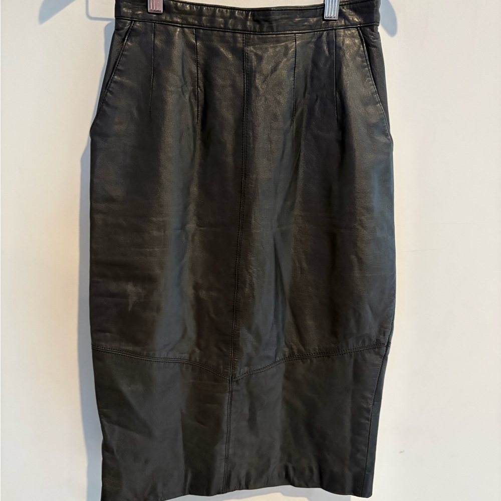 Elegant vintage Black Leather Skirt